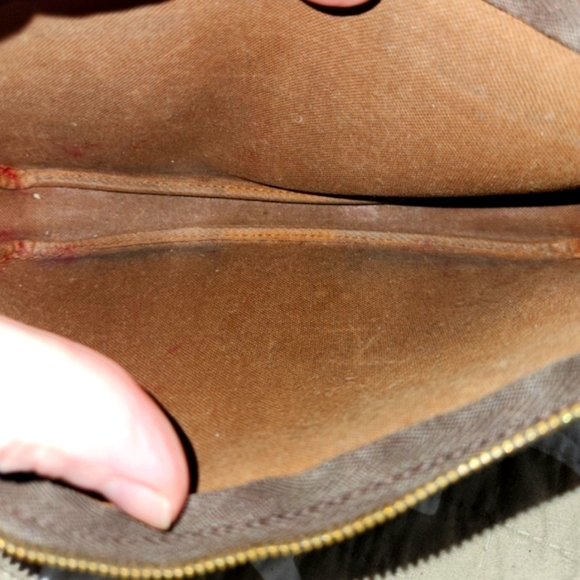 Louis Vuitton Pochette/Clutch Monogram DATE STAMPED AR1908 w/ COA - Picture 12 of 13